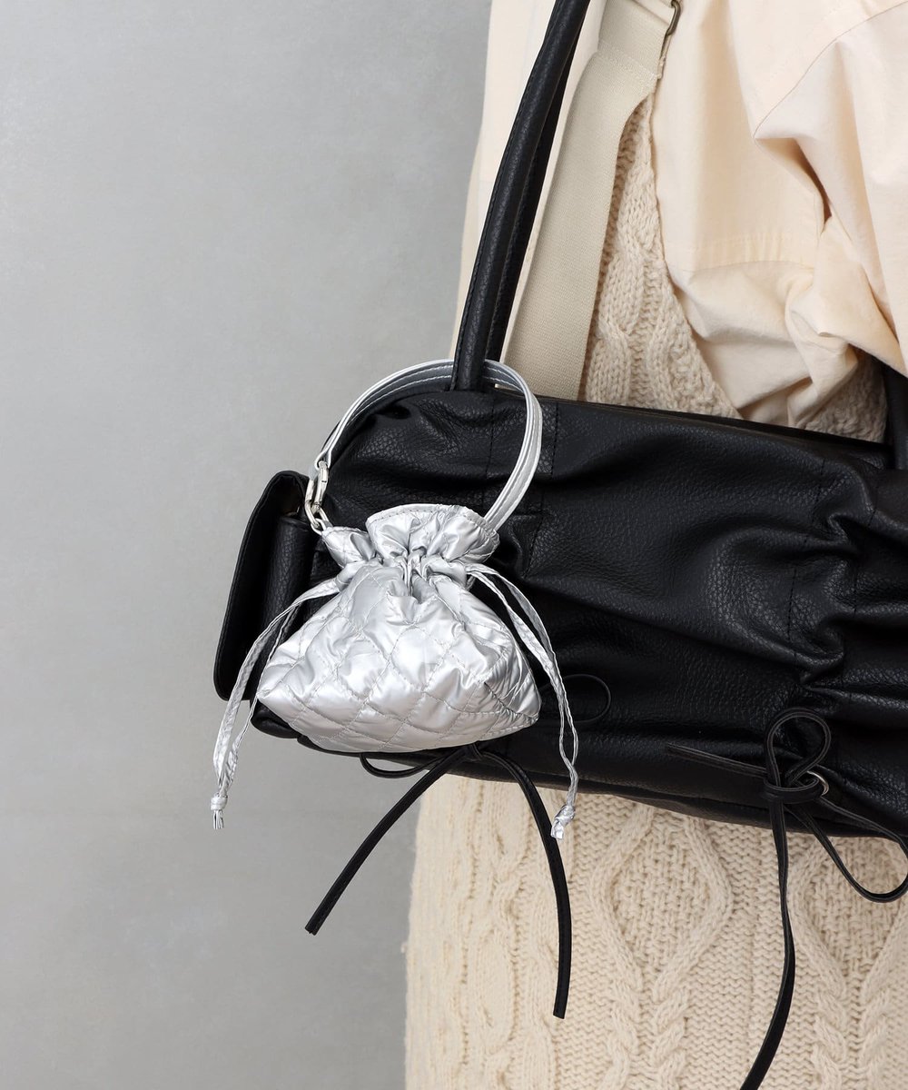 NEW＊ メタリックミニ巾着ポーチ 300円（税込330円） カラビナ付きで鞄