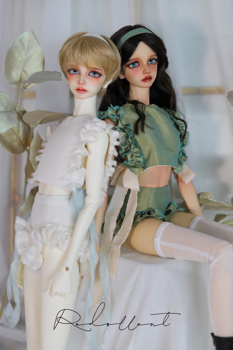 Redollent_bjd's tweet photo. ✨2025년도 1차 선주문일정 안내✨

[선주문 기간]
Jan 18th ~ 31th 2주간

[선주문 상품]
Head) Juniper, Amande, Iris, Orris
Body) Accord Ange, Femme(Relaxed, Laced)
Parts) Hands, Heeled Leg
(스킨컬러 White, Beige, Sunkissed3가지) 

*USD판매가 환율 조정되었습니다 
*선주문 개시까지 홈페이지 업데이트로 게시내용 변경가능성 있습니다