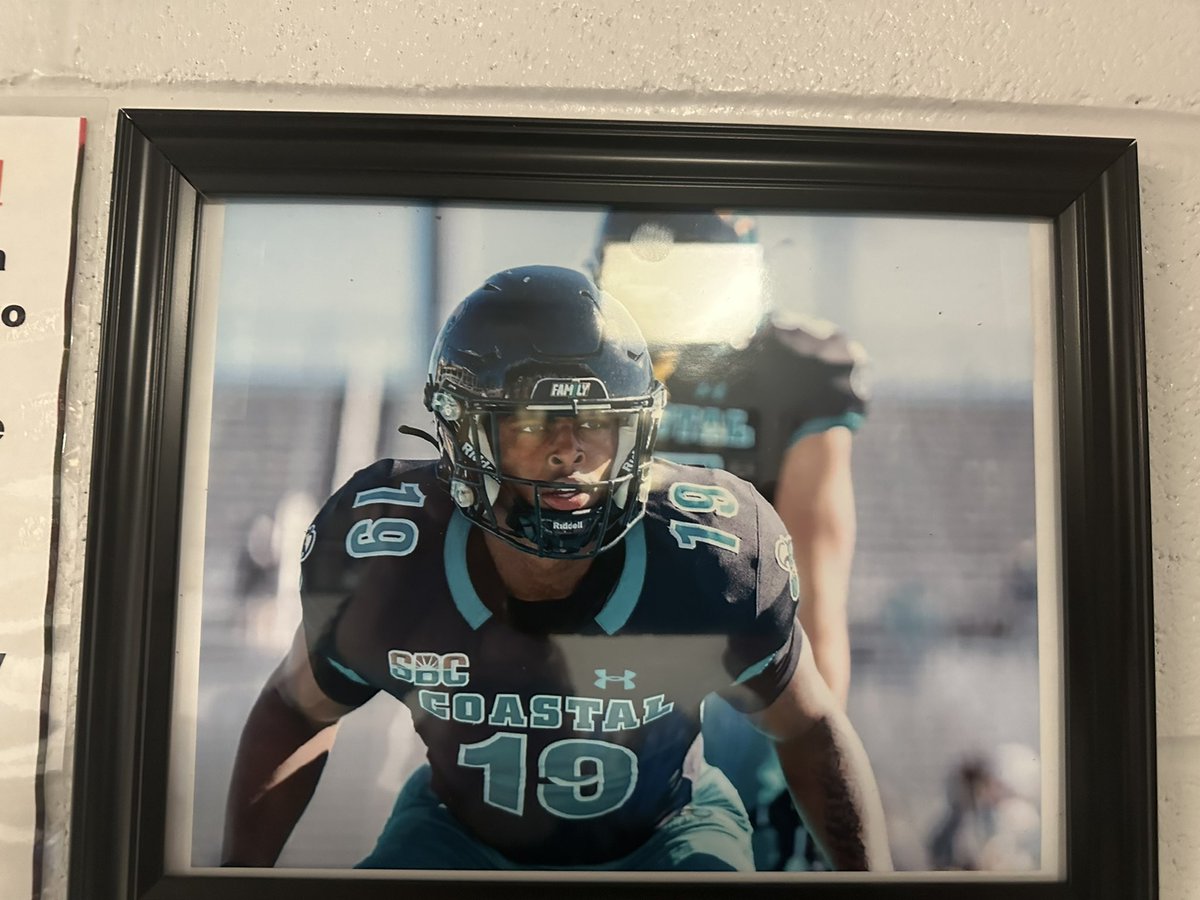 GeneralsFootbal's tweet image. 🦈🦈🦈🦈 #NavyNation