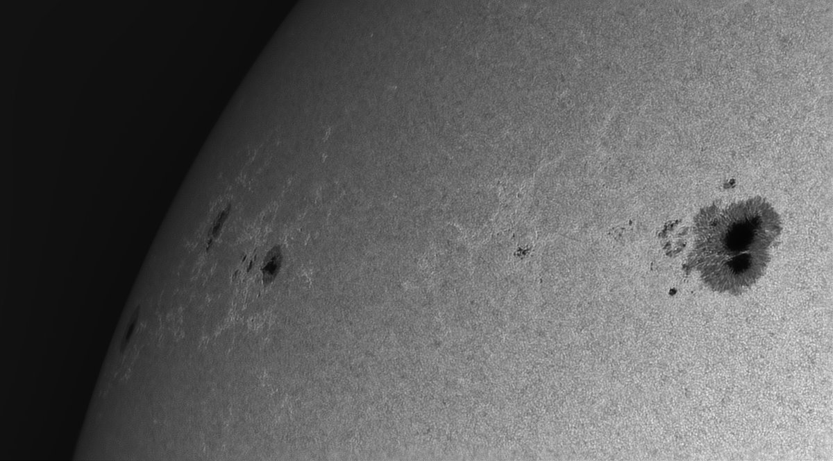 yltansg's tweet image. The #Sun has low activities for more than 1 week. New interesting #Sunspots appearing on the eastern limb are growing.  #SolarFlares can be expected in the comng days. Close-up views are photographed with a 5" refractor. Credit: Solarham for full disk image