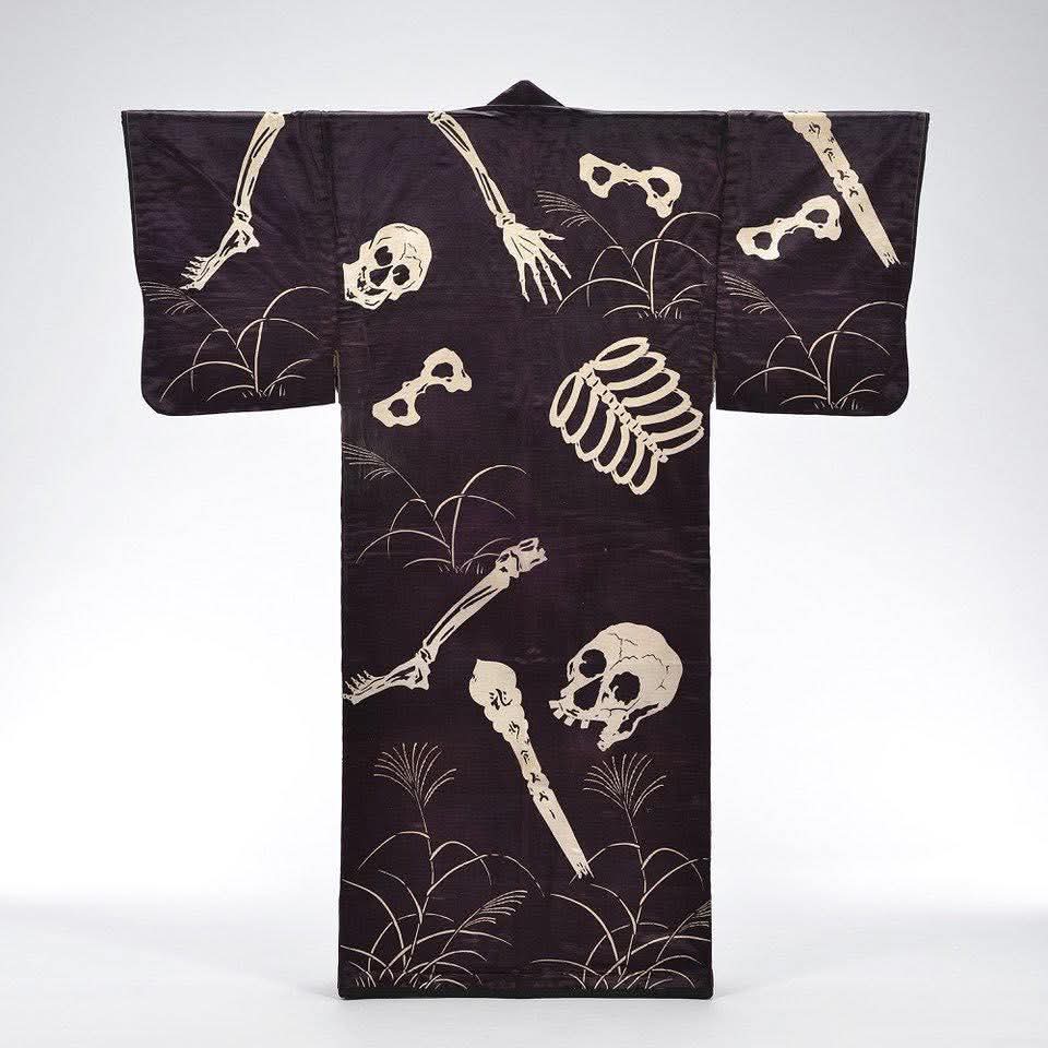 Kimono (Kosode), mid-19th century, Japan, circa 1840-1860. ©Kyoto Living Craft House Mumeisha.

Made from silk with hand-painted skeletal motifs. The kosode features a design inspired by traditional Japanese ghost stories.