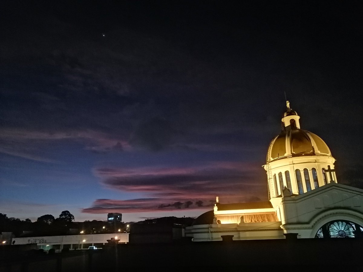 Así fue el atardecer de este 15 de enero. Todo un espectáculo astral.