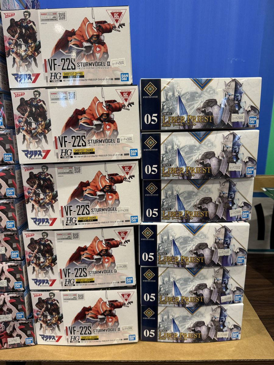 famima56125's tweet photo. RGルージュ、ガンバレルストライカー、VF-22ミリア、リーベルプリースト入荷しました。
全てお値段価格、VF-22はデカール付きが2つで特化でご提供です。
#コンビニ模型店
#ファミリーマート港野跡二丁目店
#ストライクルージュ
#VF22
#30MF https://t.co/qATRA7W8Ya