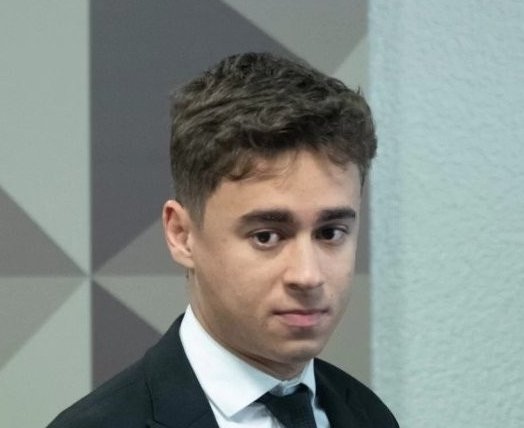 vinicios_betiol's tweet photo. RESUMO DO DIA:

1) Governo volta atrás de medida sobre o Pix após onda de Fake News beneficiar criminosos que aplicam golpe do Pix.

2) Polícia Federal vai investigar quem espalhou a Fake News.

3) Após AGU anunciar que a PF foi acionada, Nikolas Ferreira diz que não alegou que haveria taxação, e sim que acreditava que no futuro poderia haver.

4) Com mudanças, criminosos poderão atuar com mais facilidade nos bancos digitais.

5) Fiscalização da Receita nos bancos tradicionais voltar pra regra anterior em que monitoravam transações acima de R$ 2 mil, e não acima de R$ 5 mil, como seria nas novas regras.

6) PGR se manifesta contra a liberação do passaporte do Bolsonaro.

7) Rei do Lixo, bilionário suspeito de corrupção que teria desviado R$ 1,4 bilhão, visitou o Planalto no final do governo Bolsonaro.