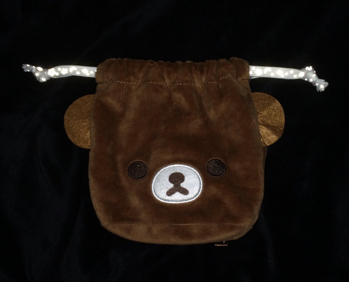 리락쿠마 파우치 (˶ᵔ ᵕ ᵔ˶)

가챠인데 끈이 초록색이라。。。 
귀여운 끈으로 교체해주니까 너무 귀여운 파우치 완성。。。