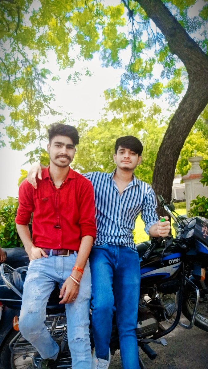 DSariyala2's tweet photo. पुरानी यादें 🙂🙂 https://t.co/BCmfDnPAId