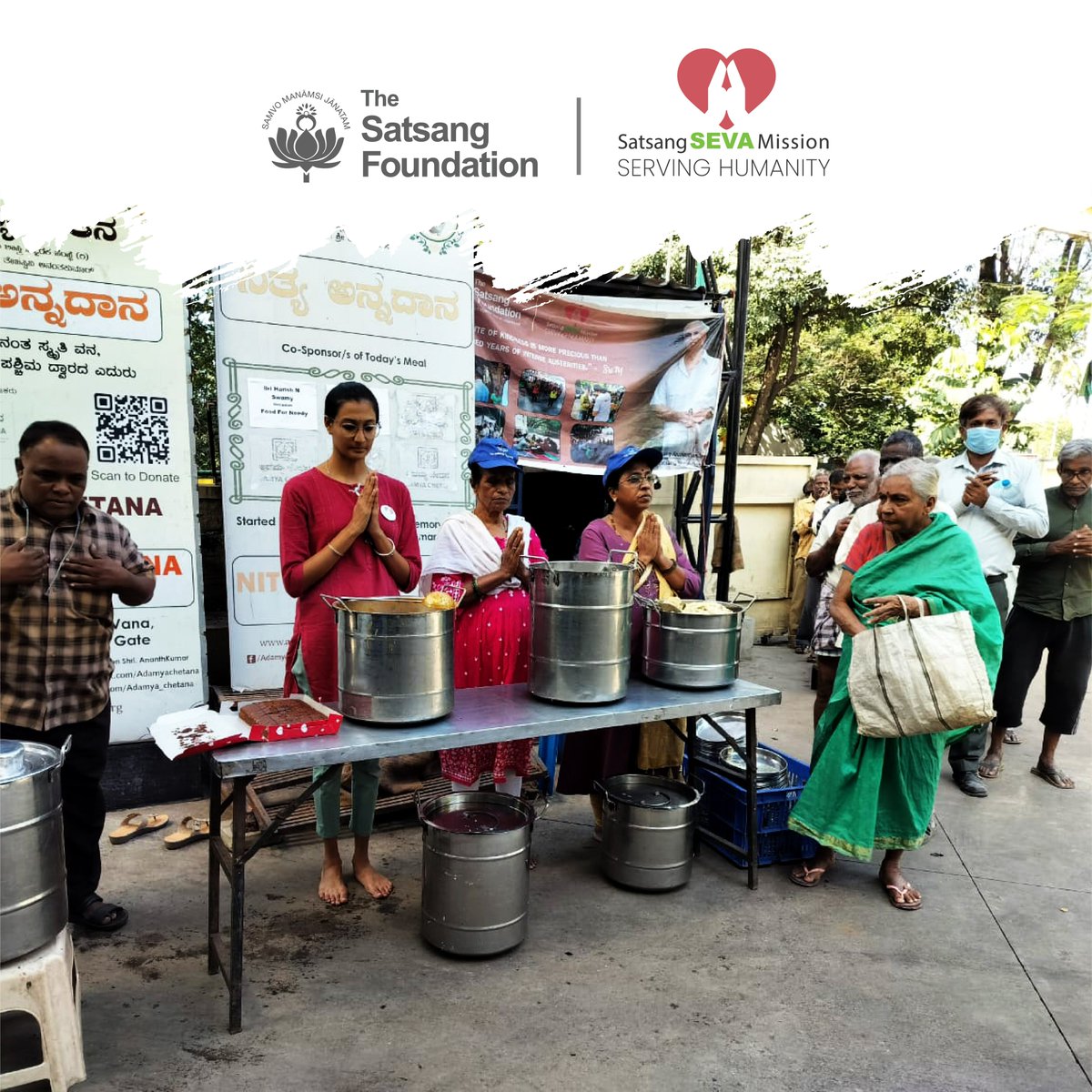 SatsangTweets's tweet photo. Since 2017 1,05,500 meals have been offered by #SatsangSevaMission volunteers to marginalized communities at Vallabh Niketan Ashram, Namma Mane &amp; Lakshmipura, Bengaluru via weekly #AnnadaanamSeva &amp; monthly #DryRations.
To volunteer, write to connect@satsang-foundation.org.
#SSM https://t.co/LL3FVRNA5B