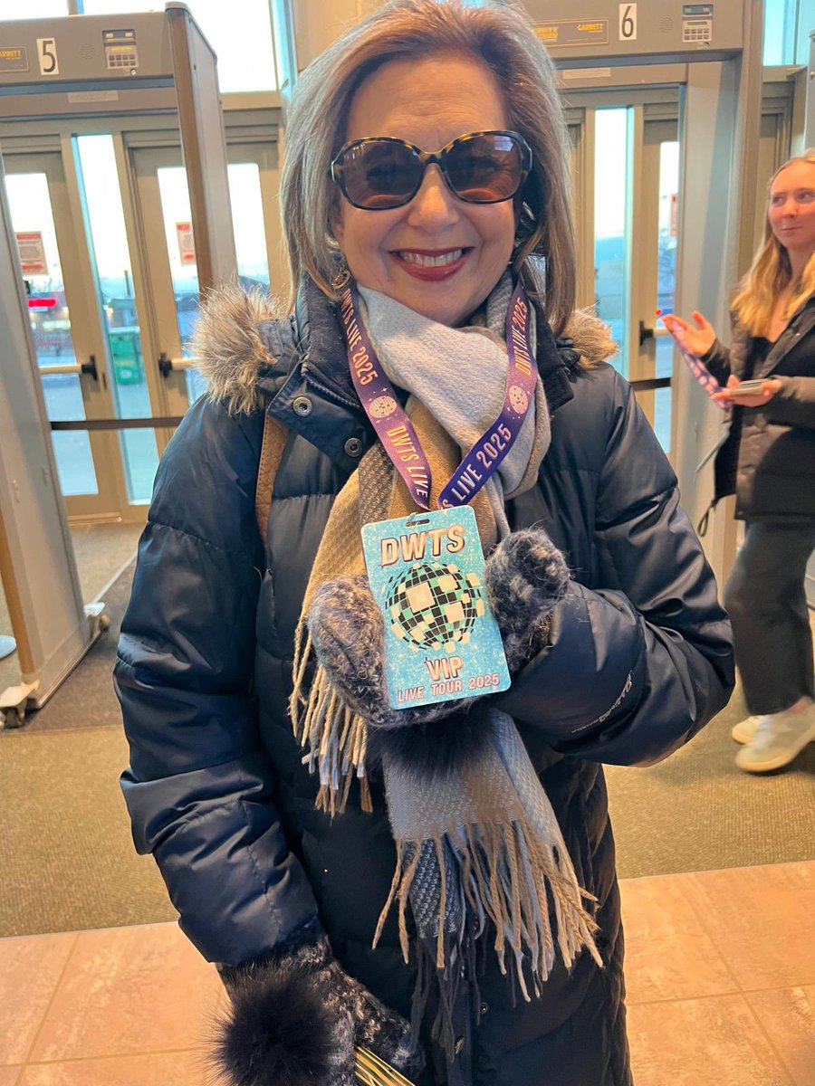 KimBlockMaine's tweet photo. A little surprise road trip for my birthday, since I missed the Portland stop.  A million thanks to my husband who would only go to this with me!   Very, very loud - but very, very good. #feelingloved #dwtstour #tbitravels https://t.co/FdtPbuQIib