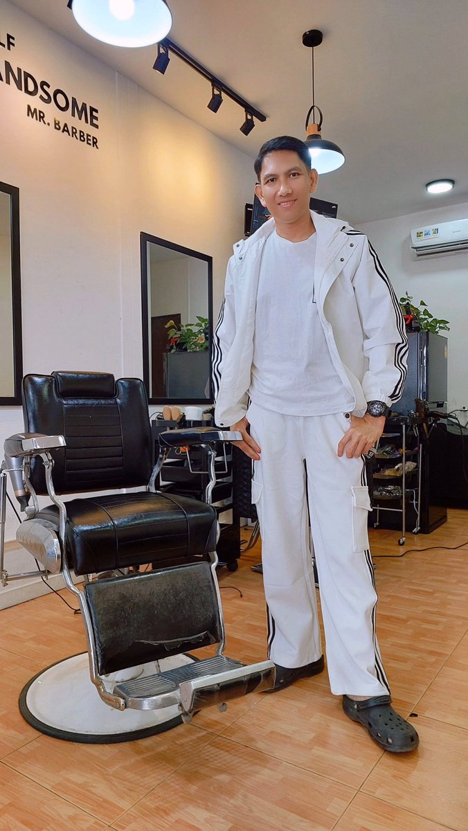 Fillm145's tweet image. แค่งช่างตัดผมธรรมดาคนหนึ่ง