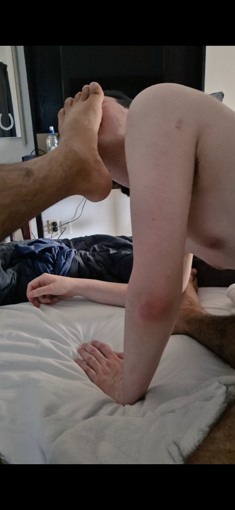 nz_bearydom's tweet photo. If into 🦶🏽 RT will dm video of this white fag doing what his told to do 💪🏽🦍🦶🏽🐷🔥 https://t.co/zeIrjEufcP