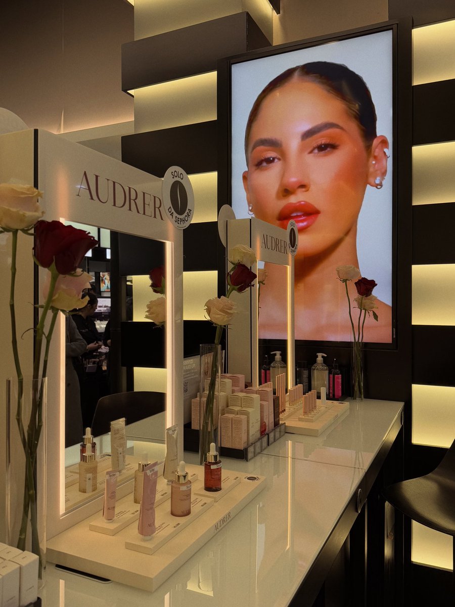AlessandroTurko's tweet photo. solo cose belle 🍒💄🎂✨🦋🌸💛🥂🧚🏼‍♀️ #gdl #giuliadelellis #audrer #sephoraxaudrer https://t.co/Dh7wLAxNsA