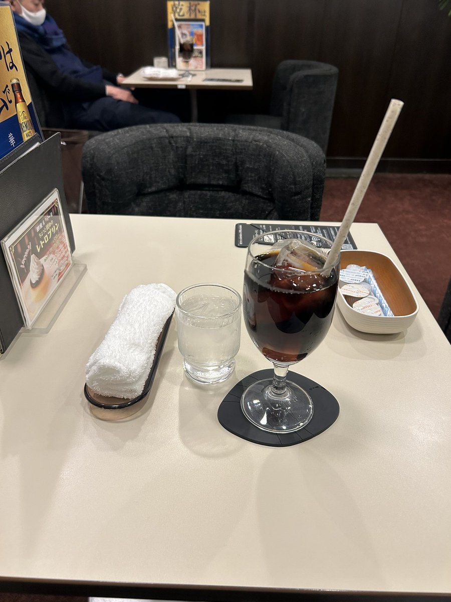 sedoranaito's tweet photo. 5年ぶりにルノアール
勉強会はやっぱりすごく良い。
田舎者東京ワクワクいっぱいでした。
帰る。🚅 https://t.co/pXQBW2LCCA