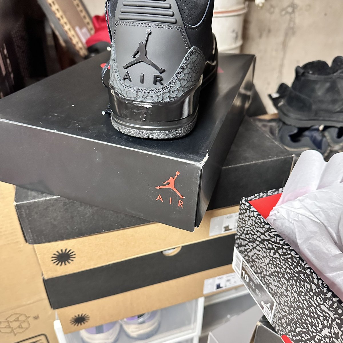 Bando_Bando71's tweet photo. Am the only one that got the black Cat 3 delivered damaged at @snkr_twitr https://t.co/2S5J6AWKZk