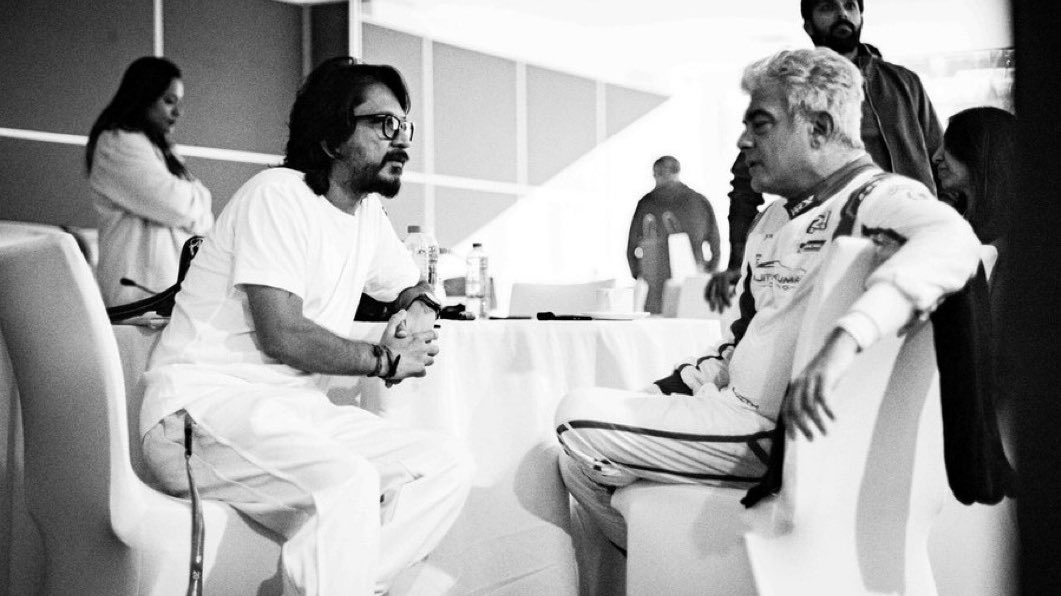 Vedikaiparpavin's tweet photo. #AjithKumar #VishnuVarathan
Something something 😍
#AjithKumar #VidaaMuyarchi #Rajinikanth #Coolie #Suriya45 #SK25 #Thalapathy69 #Dhanush #Chiyaan63 #JR34 #ThugLife https://t.co/uiqNdN8TXP