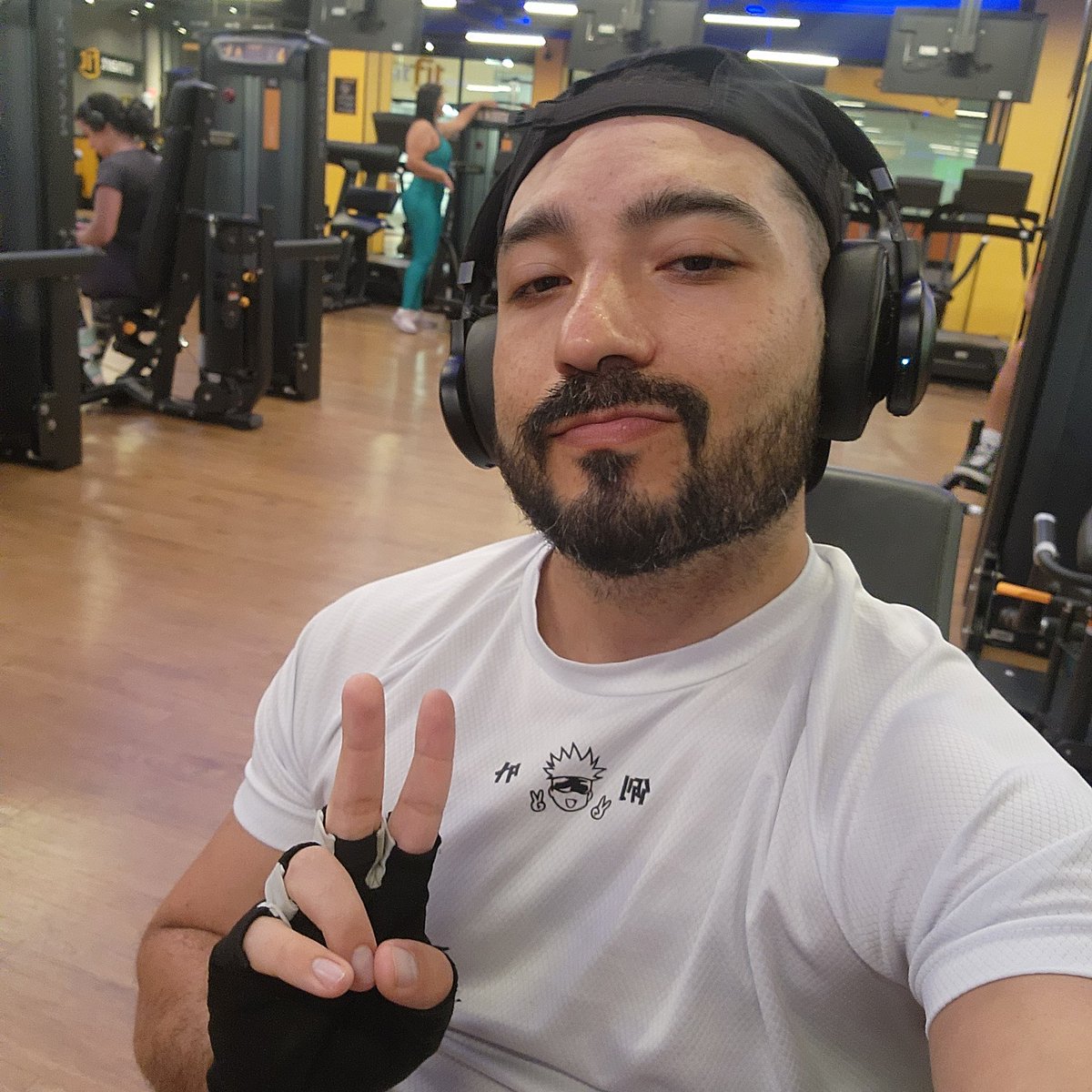 VitorRenna's tweet photo. Marombas que jogam os pesos no chão. Parem! A campainha 🔔 da Smart Fit deveria voltar. Grato. https://t.co/96RzF0aB1k