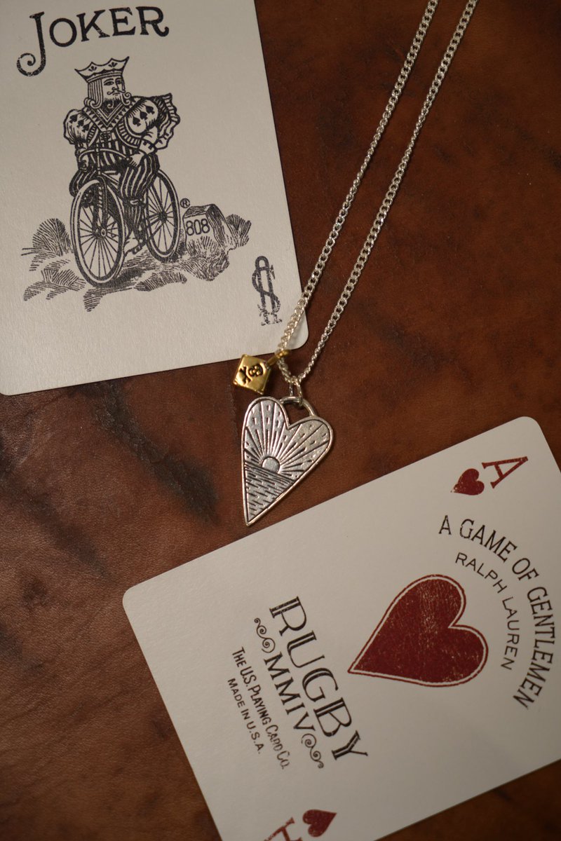 GARYUmeki's tweet photo. Dice &amp; Heart 🎲🇺🇸

1点のみ再入荷しました‼️

人生における大きなチャンスに、サイコロを振ってのるかそるかの挑戦をしようという海賊の心構えをテーマとした力強いメッセージが込められたネックレスです。

https://t.co/ihp7VR0j7m https://t.co/kCh4NslBcy