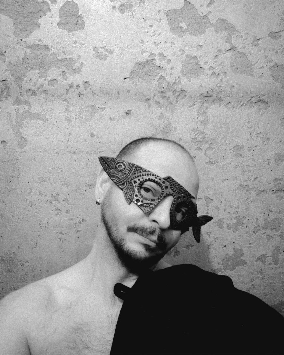 Прыехаў да сябра прыглядзець за катком, а тут такі маскарад...