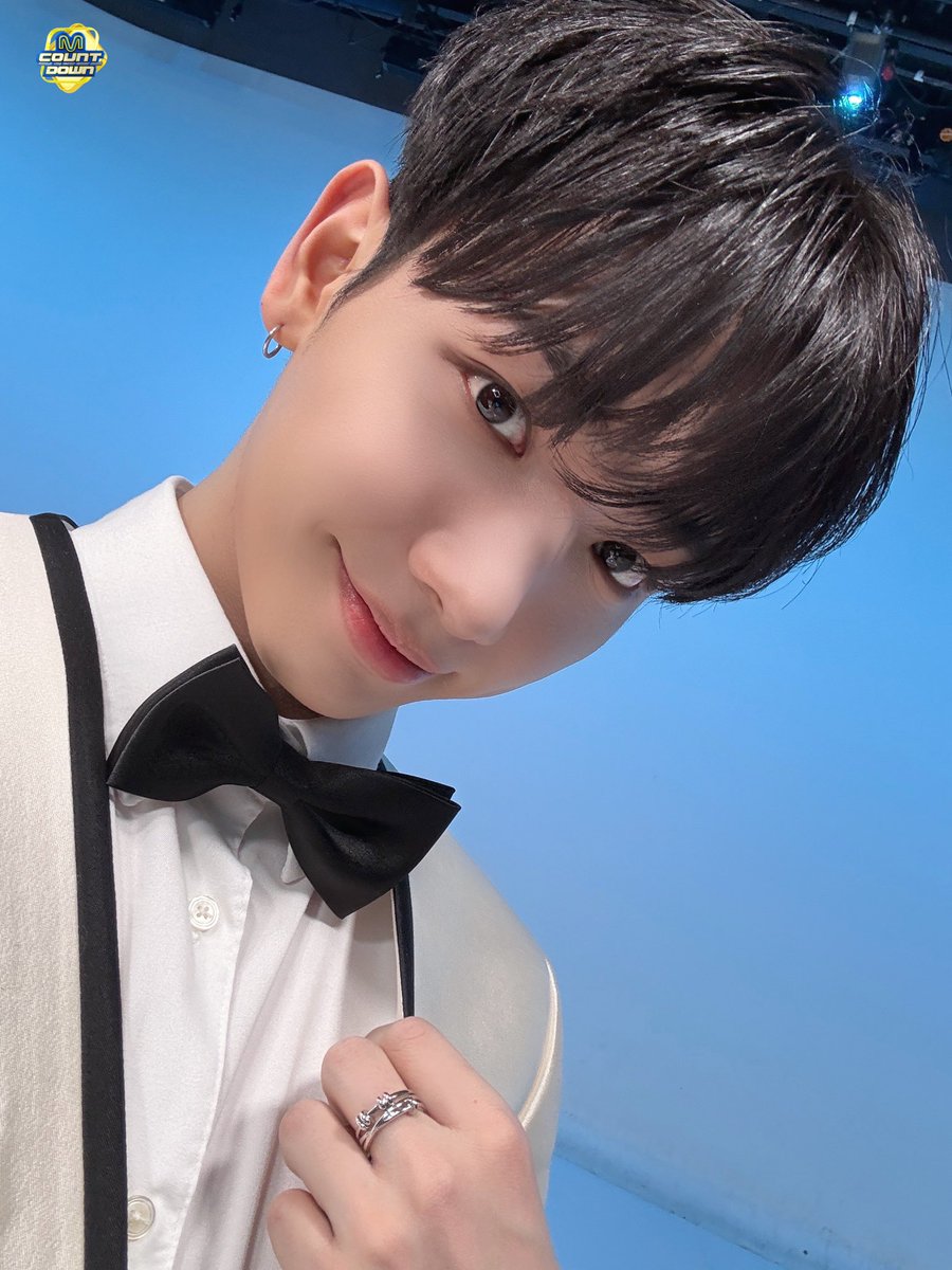 MnetMcountdown's tweet photo. 영원히 함께하자고? 너 누군데? 울 멍또캣이라면 당연한 것 아닌가요❤️‍🔥
샤인멍또캣 후 메잌 디스!!! 바로 1년 전 엠카💕
여러분... 400년 넘게 사는 방법 구합니다
엠카는 사랑하는 샤인멍또캣과 1년은 넘어 400년 동안 함께하기로 약속했어요🥰

#ZEROBASEONE #성한빈
#BOYNEXTDOOR #명재현
#RIIZE #소희
#샤인멍또캣1주년