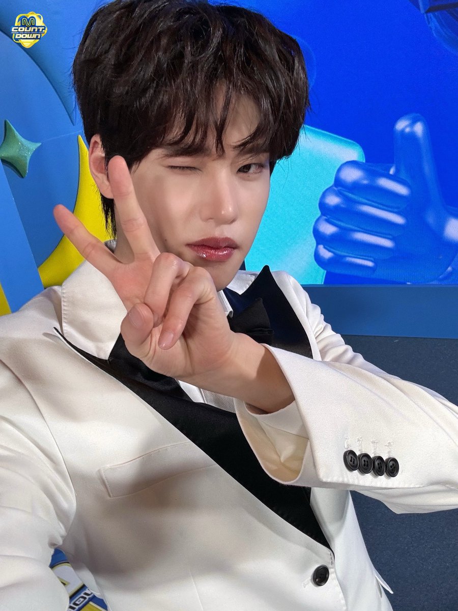 MnetMcountdown's tweet photo. 영원히 함께하자고? 너 누군데? 울 멍또캣이라면 당연한 것 아닌가요❤️‍🔥
샤인멍또캣 후 메잌 디스!!! 바로 1년 전 엠카💕
여러분... 400년 넘게 사는 방법 구합니다
엠카는 사랑하는 샤인멍또캣과 1년은 넘어 400년 동안 함께하기로 약속했어요🥰

#ZEROBASEONE #성한빈
#BOYNEXTDOOR #명재현
#RIIZE #소희
#샤인멍또캣1주년