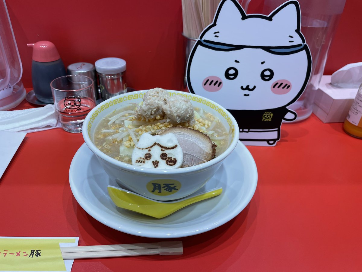 gussan1214's tweet photo. こんばんは🌛
お休みに、ちいかわカフェに行ってきましたッ🚗³₃

かわいいに癒されてお腹もいっぱい🤤
さらにラーメンも頂きました🐷

今日も頑張りますッ✨️

 #つぶやキコーナ
 #ちいかわカフェ https://t.co/BkiBgr67kp