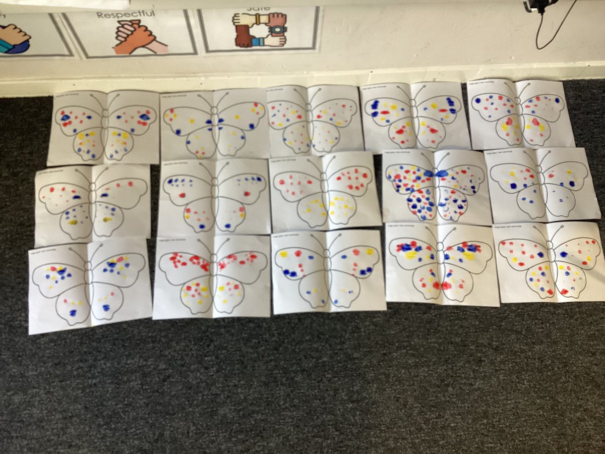 In Maths we have been learning about lines of symmetry. We started the lesson off by making our own symmetrical patterns 🦋 <a href="/TeamManorGreen/">Manor Green Primary #ReadyRespectfulSafe</a>