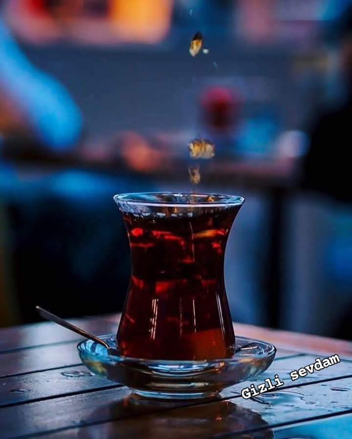 senkimsin9910's tweet photo. " Hiçbir şey umudun ulaşamayacağı 
kadar uzak olmamalı. 
Hayatın kendisi zaten bir umut..." https://t.co/0zS3EC7iuI