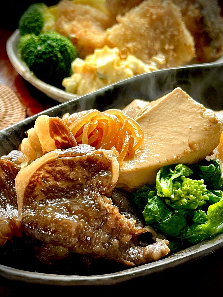 あったかいつまみ🍺

肉豆腐
鱈のフライ卵たっぷりタルタル

すき焼きになれなかった肉