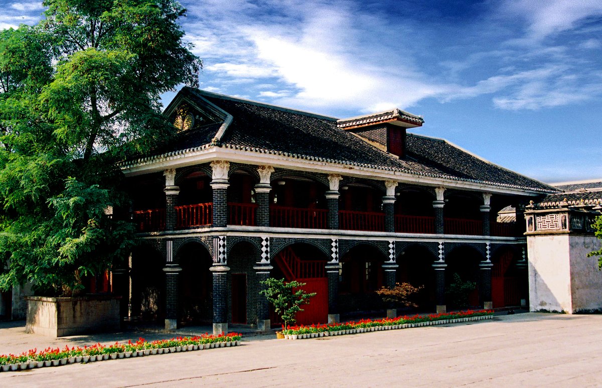 InZunyi's tweet photo. A large meeting was held on Jan 15 to commemorate the 90th anniversary of the Zunyi Conference, a crucial turning point in the Long March (1934-36). #ZunyiUpdates 👉https://t.co/y4vvFbnmiN https://t.co/p8Ygm6YcFn