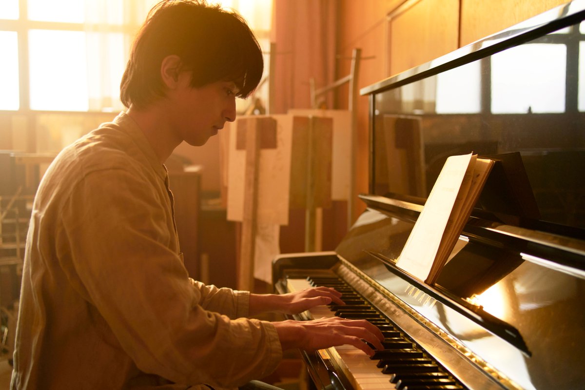 theatres_movie's tweet photo. 脚本 #坂元裕二 × 監督 #土井裕泰
　　   映画『#片思い世界』
クランクアップ写真＆場面写真解禁
  ✽｡…❁.｡.:*:.｡…✽…｡.:*:.｡.❁…｡✽

#広瀬すず × #杉咲花 × #清原果耶 と
#横浜流星 が並ぶ豪華ショットが到着！

そこに描かれる“片思い”とはーー

𝟐𝟎𝟐𝟓.𝟒.𝟒 𝐅𝐫𝐢 @kataomoi_sekai https://t.co/qwfGibA7HV