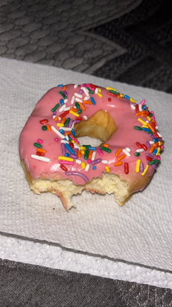 SMEWR's tweet photo. I’m enjoying the best thing in the world at 2 am @SmoshIan @smosh https://t.co/C0FvChdk6z