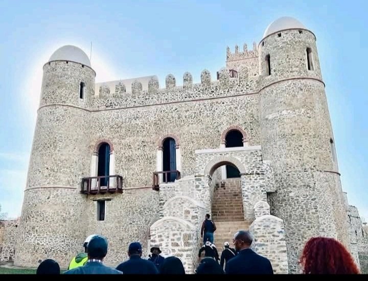 ፋውንዴሽን ቀብተው አበላሹት  😂

Abel.