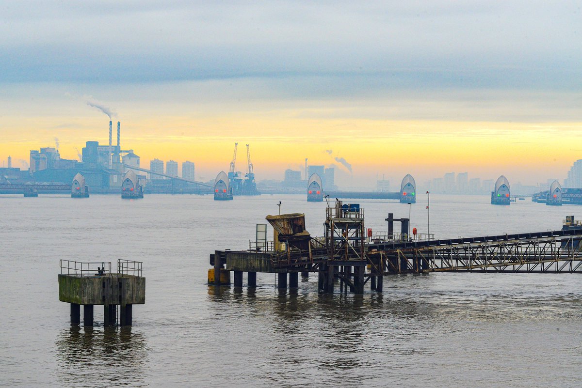 Last Sunday's morning mist gave an atmospheric air to Jim Four's photo downriver from Greenwich Yacht Club, past the Cemex mooring point towards the Thames Barrier. He used a Nikon800.
New members are very welcome to attend our Tuesday Club Nights.