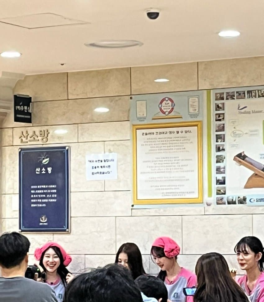 #Chaeyoung was spotted filming something with Chaeyeon and STAYC ISA today

#fromis_9 #프로미스나인
<a href="/realfromis_9/">fromis_9 [프로미스나인]</a>
