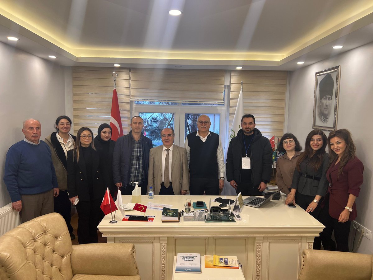 ibrahim_oskan's tweet photo. İki günlük Ankara serüvenimizde, tohumculuğun sıfır noktası olan TTSM'yi ve tohumculuk ile bitki ıslahının mihenk taşları olan TÜRKTOB ve BİSAB'ı ziyaret ettik. Samimi, içten ve misafirperver yaklaşımları için müdür ve başkanlarımıza, tüm kurum çalışanlarına teşekkür ederim. https://t.co/gwus1SJgPw