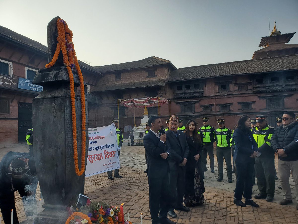 १९९० साल माघ २ गतेको भूकम्पको सम्झना गर्दै विगतका भूकम्पमा परेर जीवन गुमाउनुहुने प्रति श्रद्धा अर्पण गर्न लतितपुरको मंगलबजारमा  बिहान ८ बजे भूकम्प स्मृति सभा  सम्पन्न भएकाे छ #27thearthquakesafetyday #EarthquakeMemorialMeeting #Lalitpur #mangalbazar #LalitpurMetropolitanCity