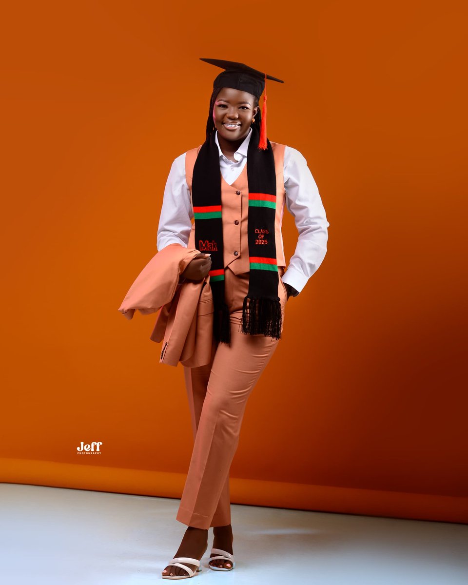 lenilati31's tweet photo. Graduated with a Bachelors Degree in Human Resource Management 💐🎊🥰. 

Alhamdulilah 🫶 https://t.co/OD4ioCA1Nu