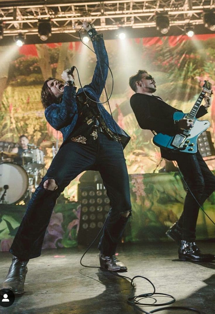 Rival  Sons 
#rivalsons #earacherecords