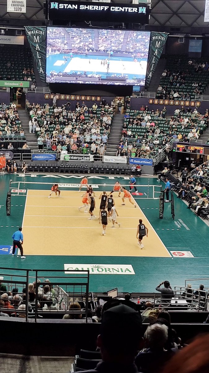 harrycovair's tweet photo. #UHMVB #HawaiiMVB 🌈 #GoBOWS  #LetsGoBows #WarriorBall25 #Bruddahhood #4 @hawaiimensvb 🌈 vs #19 @princetonvolley 🐅 @HawaiiAthletics first serve https://t.co/h3NRUe67nC