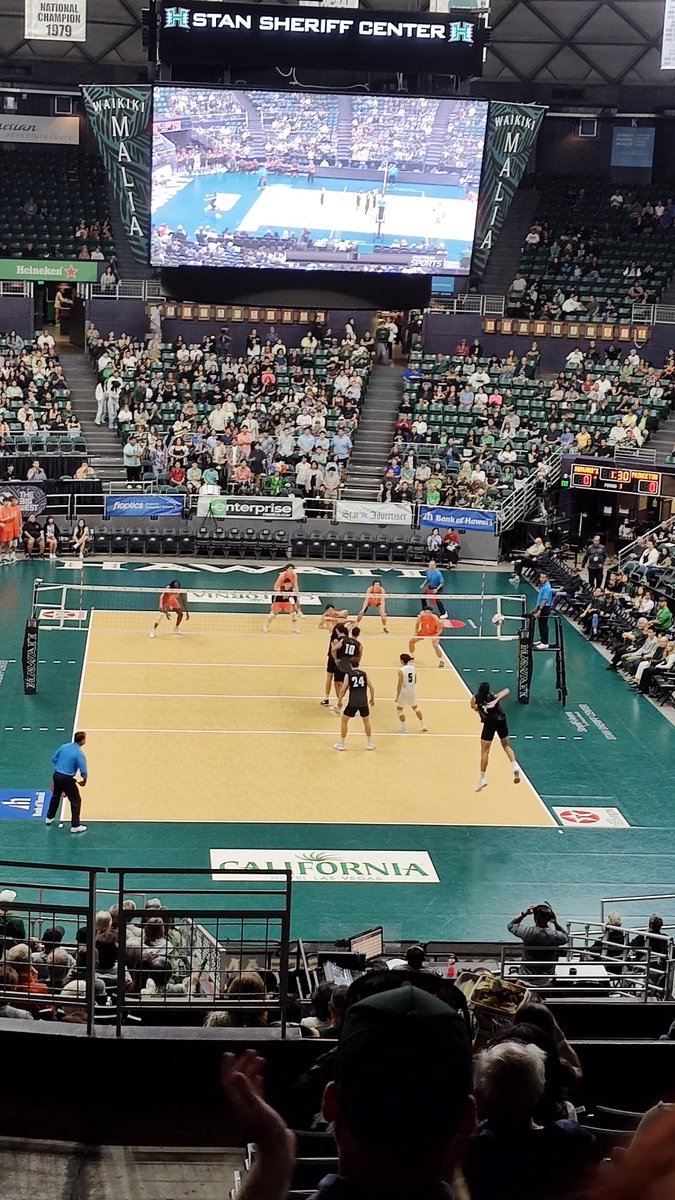 harrycovair's tweet photo. #UHMVB #HawaiiMVB 🌈 #GoBOWS  #LetsGoBows #WarriorBall25 #Bruddahhood #4 @hawaiimensvb 🌈 vs #19 @princetonvolley 🐅 @HawaiiAthletics first serve https://t.co/h3NRUe67nC