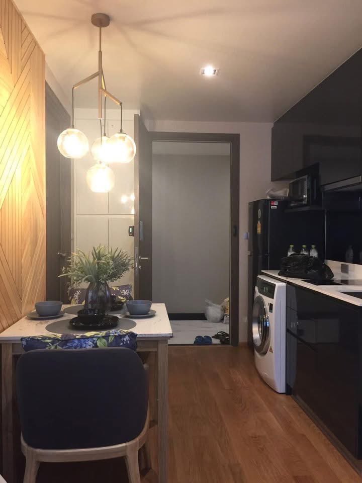 คอนโด 1ห้องนอน ใกล้จุฬา สามย่าน
𝐀𝐥𝐭𝐢𝐭𝐮𝐝𝐞 𝐒𝐚𝐦𝐲𝐚𝐧 𝐒𝐢𝐥𝐨𝐦 
ห้อง: 1 bedroom 1 bathroom
ขนาด: 30 ตร.ม. 
ห้องแต่งสวย เฟอร์+เครื่องไฟฟ้าครบ 
.
ค่าเช่า: 22,000 บาท
-------------------------------------
#tu88 #dek67 #คอนโดใกล้จุฬา #คอนโดสามย่าน