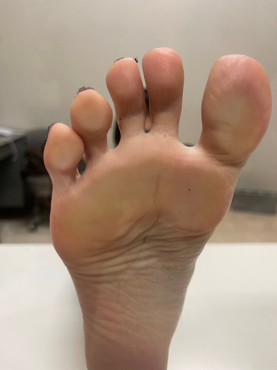 satoamuro's tweet photo. ちゃんと舐めてね

Kiss my feet https://t.co/gRdCsd5qmA