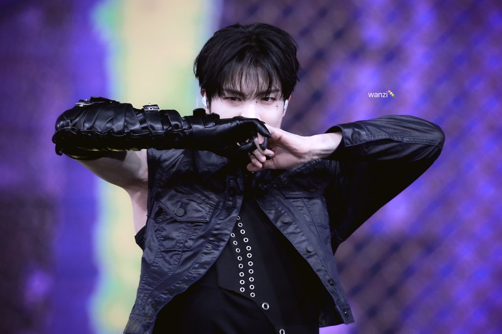 🖤20250112 SMTWON🩶

#NCTDREAM #엔시티드림          
#Jeno #제노 #ジェノ #李帝努