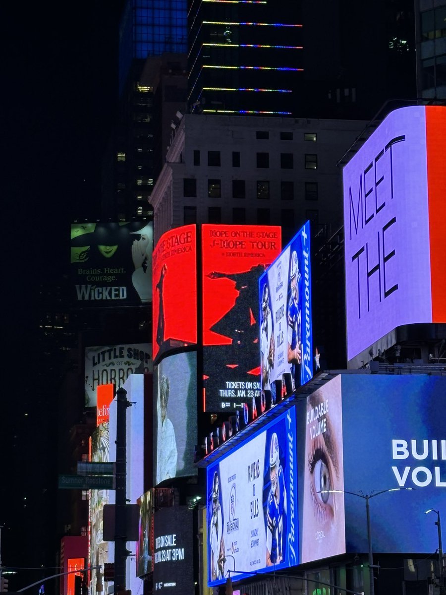 sunflowercharts's tweet photo. ป้ายโปรโมตคอนเสิร์ต j-hope Tour ‘HOPE ON THE STAGE’ in NORTH AMERICA ของ @BTS_twt #jhope ในสหรัฐอเมริกา

📍 BMO Stadium
📍 Times Square
📍 Allstate Arena
📍 NYC Subway

#HOPE_ON_THE_STAGE_TOUR_US
#HOPE_ON_THE_STAGE_TOUR
#HOS_TOUR_US
#HOS_TOUR
#jhope_TOUR https://t.co/KUuaRCKZVv