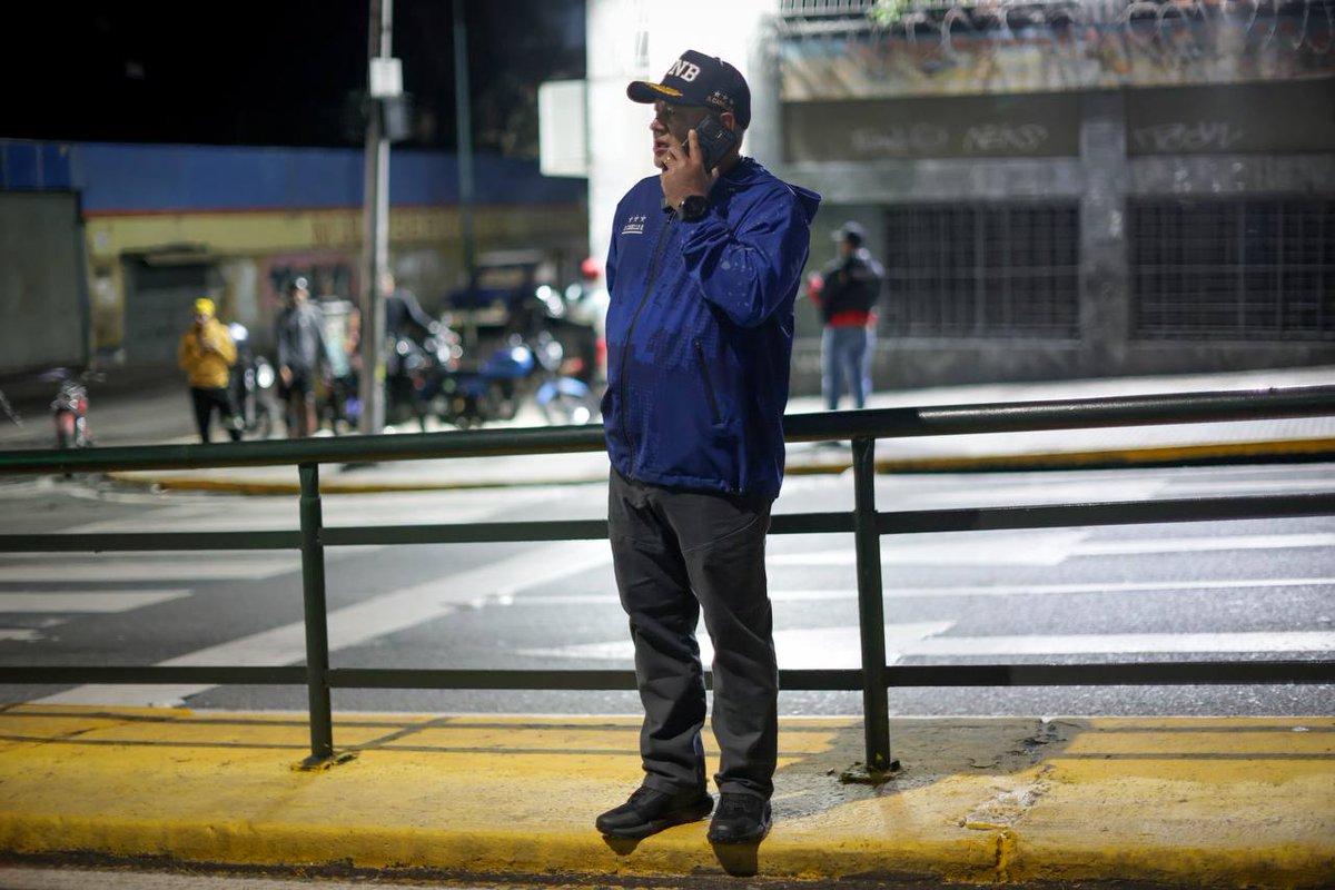 Con el Mazo Dando (@conelmazodando) on Twitter photo #LogrosYVictoriaPorLaPaz | Durante la madrugada de este jueves 16 de enero, el vicepresidente Sectorial de Política, Seguridad Ciudadana y Paz, Diosdado Cabello (<a href="/dcabellor/">Diosdado Cabello R</a>), recorrió diversas zonas del Área Metropolitana de Caracas para supervisar las acciones de patrullaje de #LogrosYVictoriaPorLaPaz | Durante la madrugada de este jueves 16 de enero, el vicepresidente Sectorial de Política, Seguridad Ciudadana y Paz, Diosdado Cabello (<a href="/dcabellor/">Diosdado Cabello R</a>), recorrió diversas zonas del Área Metropolitana de Caracas para supervisar las acciones de patrullaje de