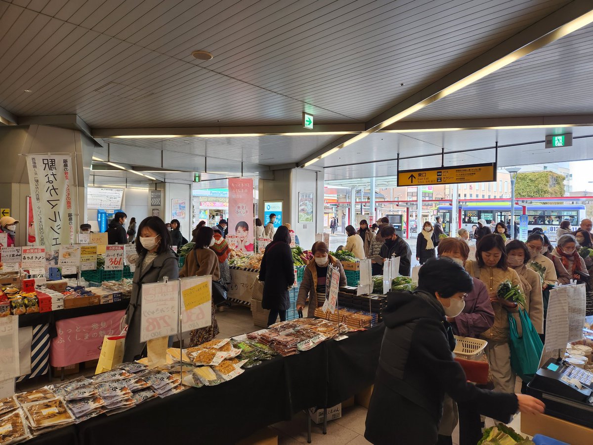 今年最初の浦和駅｢福島マルシェ｣開催しています。
吉田さんの｢とちおとめ｣本格的に始まりました。