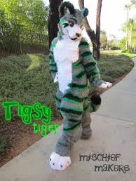 _MechanicalCat_'s tweet image. Which fursuiters did you love most during the peak fandom days??

These were my absolute FAVORITES I stanned so hard. Shannie, Kaweki, OMG Sparky, and the green tig 💖😫