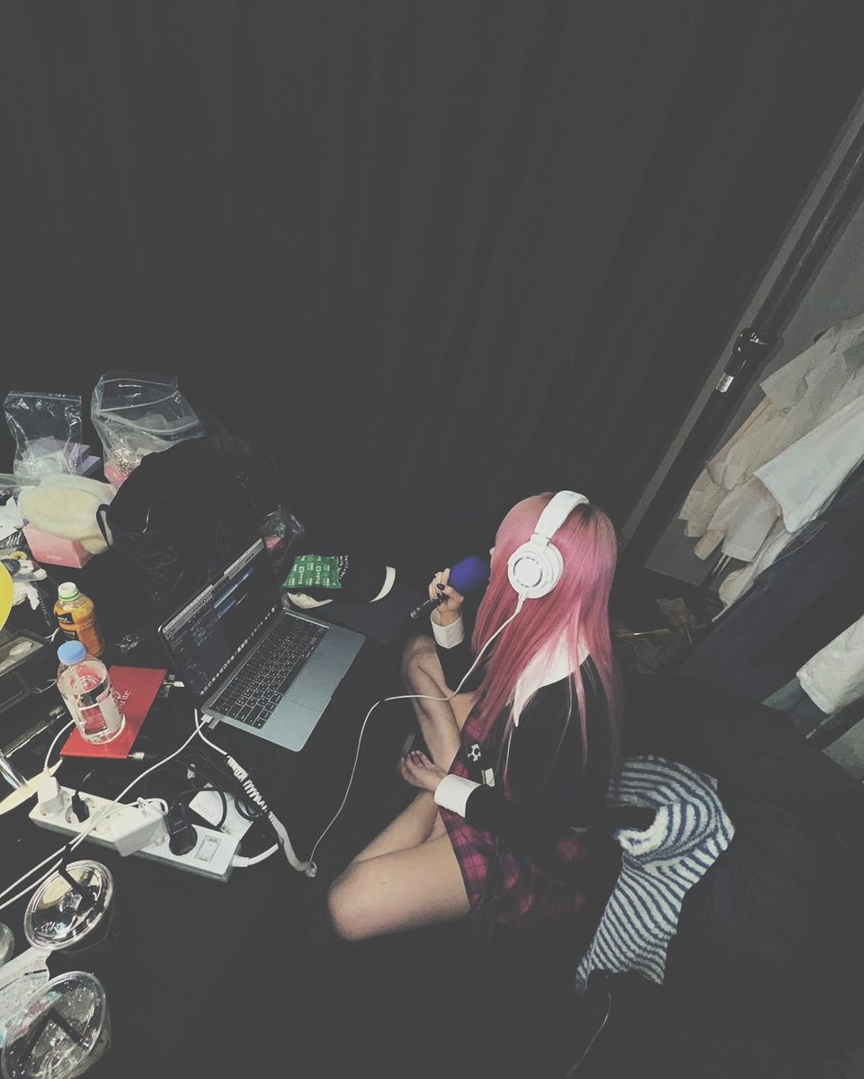 a very talented beautiful girl, 𝐴𝑒𝑟𝑖.