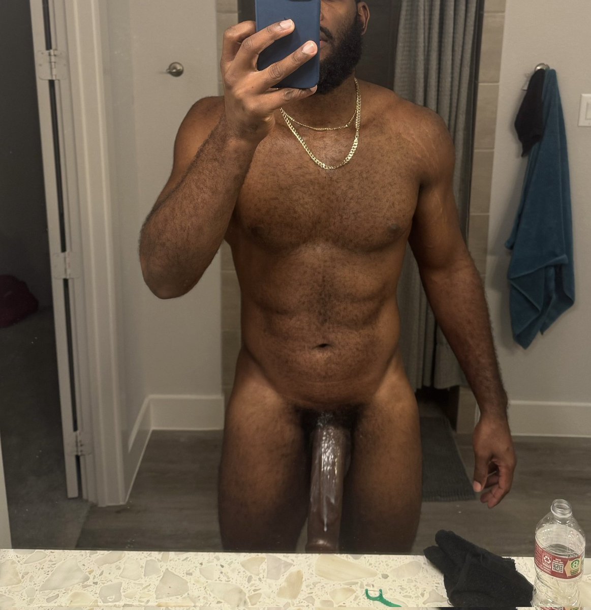 After fucking my BBC looks awesome and her love her milk on my BBC