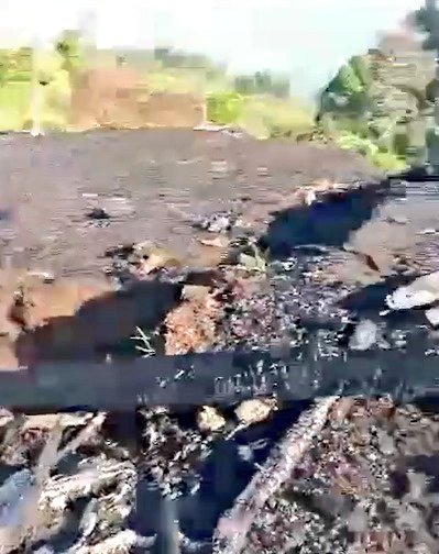 MaishaRdc's tweet photo. #RDC_USA:
En octobre 2023, plus de 300 habitations des tutsis congolais étaient ciblées dans un petit village de NTURO par les éléments FDLR, et NYATURA appuyés par les FARDC et les forces armées Burundaises.
Des familles qui croyaient ĂȘtre protĂ©gĂ©es par le contingent de EAC des forces armĂ©es Burundaises, Ă©taient livrĂ©es Ă la coalition FDLR/NYATURA , et c'Ă©tait un carnage Ă NTURO, d'autant plus que certains membres de la communautĂ© tutsie congolaise Ă©taient brĂ»lĂ©s dans leurs propres maisons au motif que les "Tutsis s'y cachaient", et des des milliers des bĂ©tails (vaches) emportĂ©es et d'autres abattus par les auteurs. Jusqu'Ă aujourd'hui, il y a des membres de la communautĂ© tutsie congolaise qui Ă©taient enlevĂ©s et portĂ©s disparus par les mĂȘmes auteurs.
IGNACE SAULI DUNIA, Commandant des NYATURA, alliĂ© aux FDLR, avait mĂȘme dĂ©clarĂ© dans une vidĂ©o lors "QU'ILS DĂPOSERONT LES ARMES JUSQU'Ă CE LE DENIER TUTSI SOIT AU RWANDA", lorsqu'ils parlaient brĂ»ler d'autres villages habitĂ©s en majoritĂ© par les Tutsis congolais, notamment SHANGI, PETIT MASISI, BURUNGU, KILOLIRWE, MUSHAKI...
Aucune ambassade de l'Union Européenne, ni les USA @AsstSecStateAF @StateDeptSpox tout comme la @MONUSCO @UN_BintouKeita @HuangXia16 avaient condamné cette cruauté, fruit de l'idéologie génocidaire antitutsie à l'Est de la RDC.
Plusieurs membres de la communautĂ© tutsie congolaise qui avaient Ă©chappĂ©, s'Ă©taient rĂ©fugiĂ©s dans des pays voisins, et vivent les traumatismes dans les camps des rĂ©fugiĂ©s aprĂšs avoir perdu toutes leurs Ă©conomies, lesquelles avaient comme source "l'Ă©levage". Ces mĂȘmes rĂ©fugiĂ©s congolais Tutsis sont qualifiĂ©s comme tant d'autres qui ont plus de 25 ans dans les mĂȘmes camps, "des Ă©trangers rwandais, ou des populations Ă©trangĂšres rwandaises que Kigali veut implanter au Kivu en remplacement des autochtones". Comme entendu dans les campagnes mĂ©diatiques menĂ©es par le gouvernement congolais sur la chaĂźne nationale RTNC dans le programme 30 ans ça suffit.
Nous ne pouvons jamais oublier la maniĂšre dont FAUSTIN KAGIRANEZA, un membre de la communautĂ© tutsie congolaise, incapable, suite Ă la paralysie qu'il vaut depuis plus de 10 ans, avait Ă©tĂ© dĂ©chiquetĂ© sur son petit lit dans sa petite habitation Ă BURUNGU. Les Fdlr et les NYATURA n'ont pas eu pitiĂ© de son Ă©tat de santĂ©, il l'avait suffit d'ĂȘtre TUTSI, pour passer Ă l'abattoir.
@_AfricanUnion @AUC_MoussaFaki @EU_Commission @EUatUN @unicefchief @UNOSAPG @NBerlangaEU @AsstSecStateAF @RDCongoMAE
@EcuadorONU @MaltaUNMission
@swiss_un @EUatUN @UN_HRC @VitalKamerhe1 @Presidence_RDC
@UsambUN @LindaT_G
@Denmark_UN @GeneralNeva
@UKUN_NewYork @WilliamsRuto @VivekGRamaswamy @KagutaMuseveni @4thPresidentKE @CyrilRamaphosa @HHichilema
@CanadaUN @Lacroix_UN @GiorgiaMeloni @Cobratate @RailaOdinga @RichardJRand
@FranceONU @jlprdeangola @SGNduva @HuangXia16 @elonmusk @SecBlinken @SuluhuSamia @SecBlinken @JosepBorrellF @eucopresident @secgen @antonioguterres