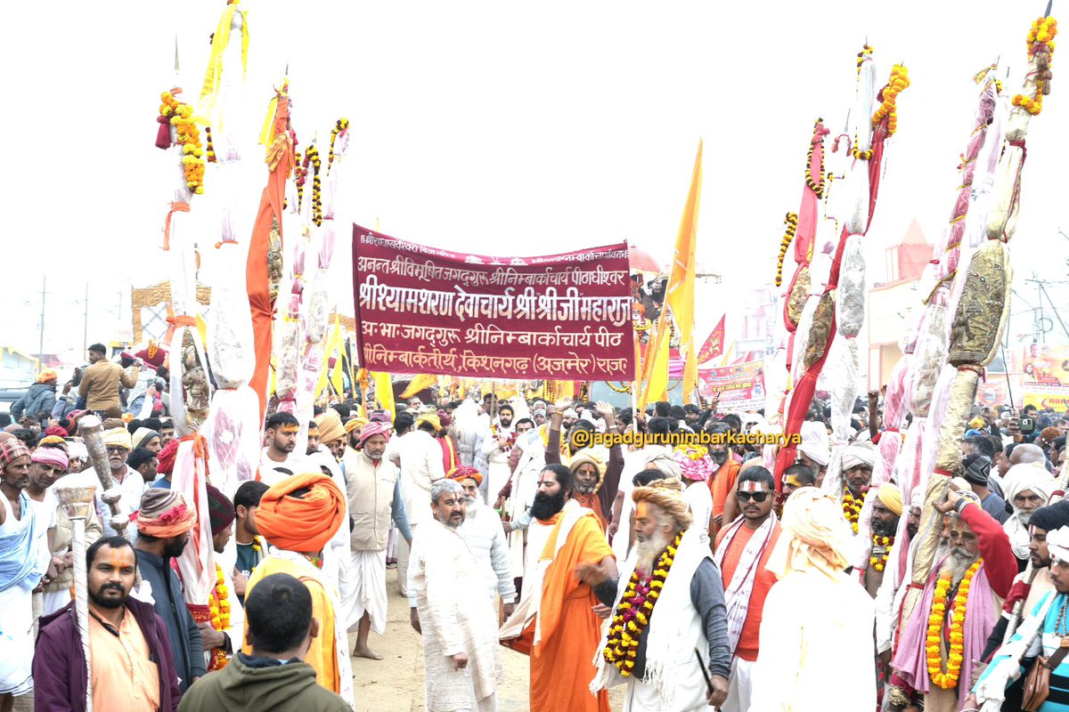 nimbarkachary's tweet photo. समस्त मानव कल्याण के लिए महाकुंभ प्रयागराज मे संगम कि पावनधारा मे प्रथम अमृत स्नान 
#MahaKumbh2025 #PrayagrajMahakumbh2025 https://t.co/UnRrh6dwRG